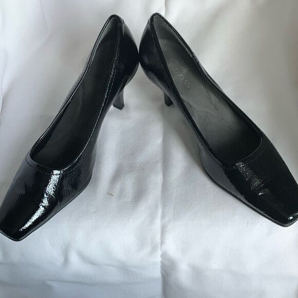 AEROSOLES Shoes - Aerosoles Size 6.5 Envy Black patent leather pumps square toe NWOT